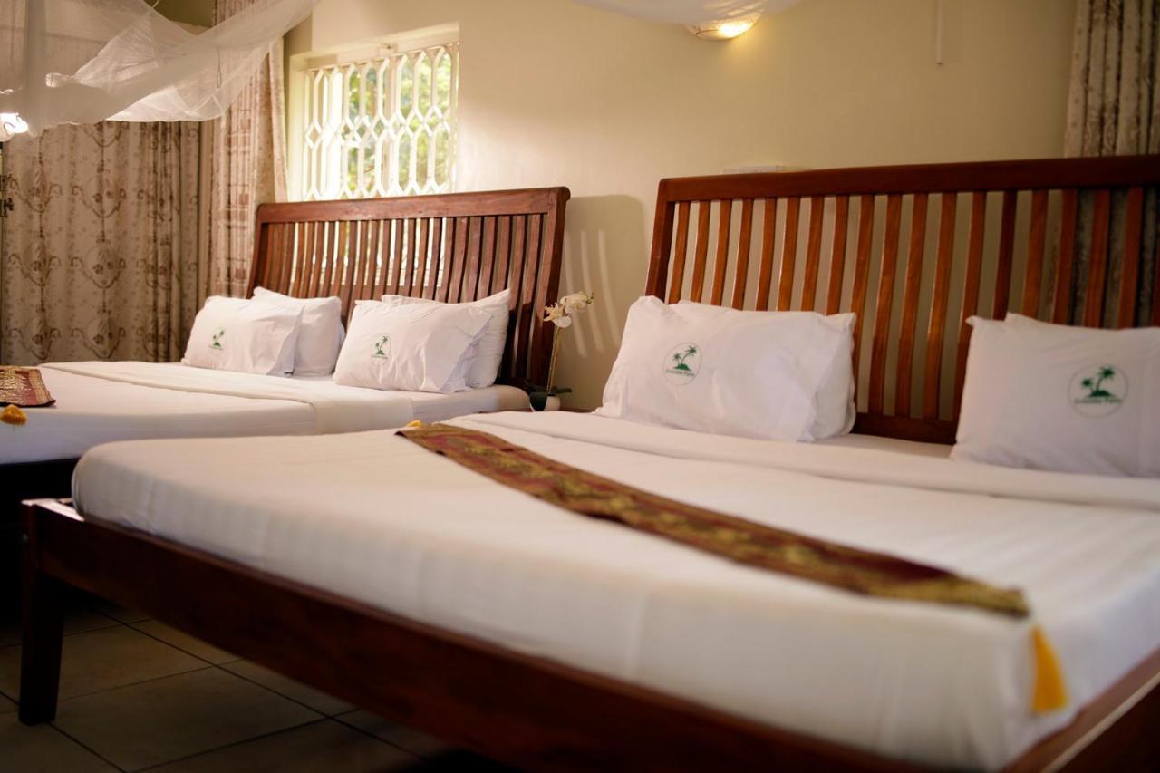 Entebbe Palm Hotel Екстер'єр фото