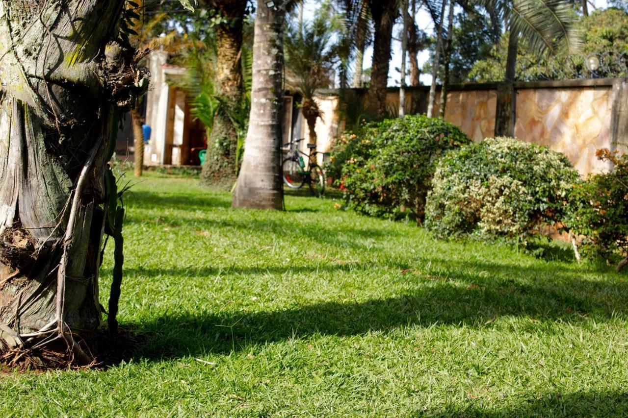 Entebbe Palm Hotel Екстер'єр фото