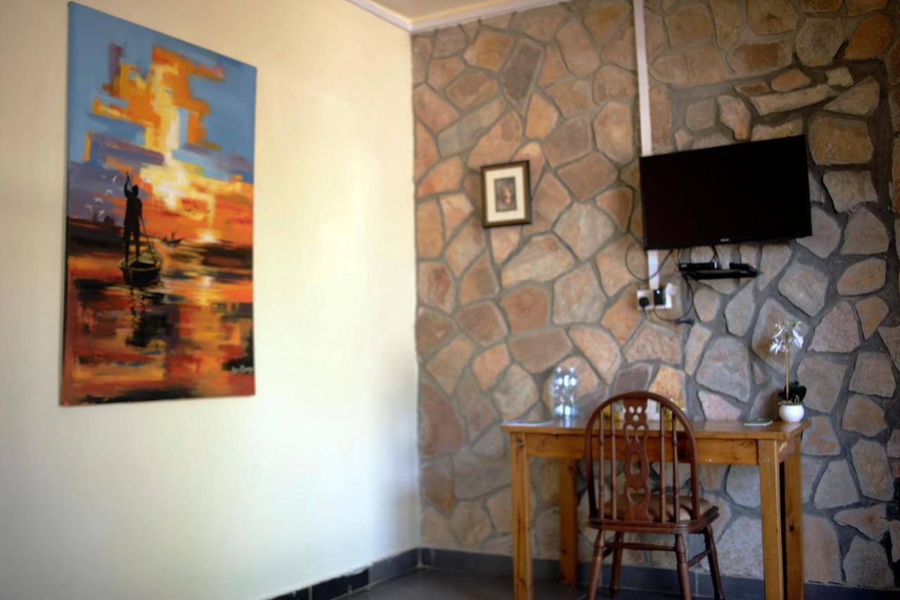 Entebbe Palm Hotel Екстер'єр фото