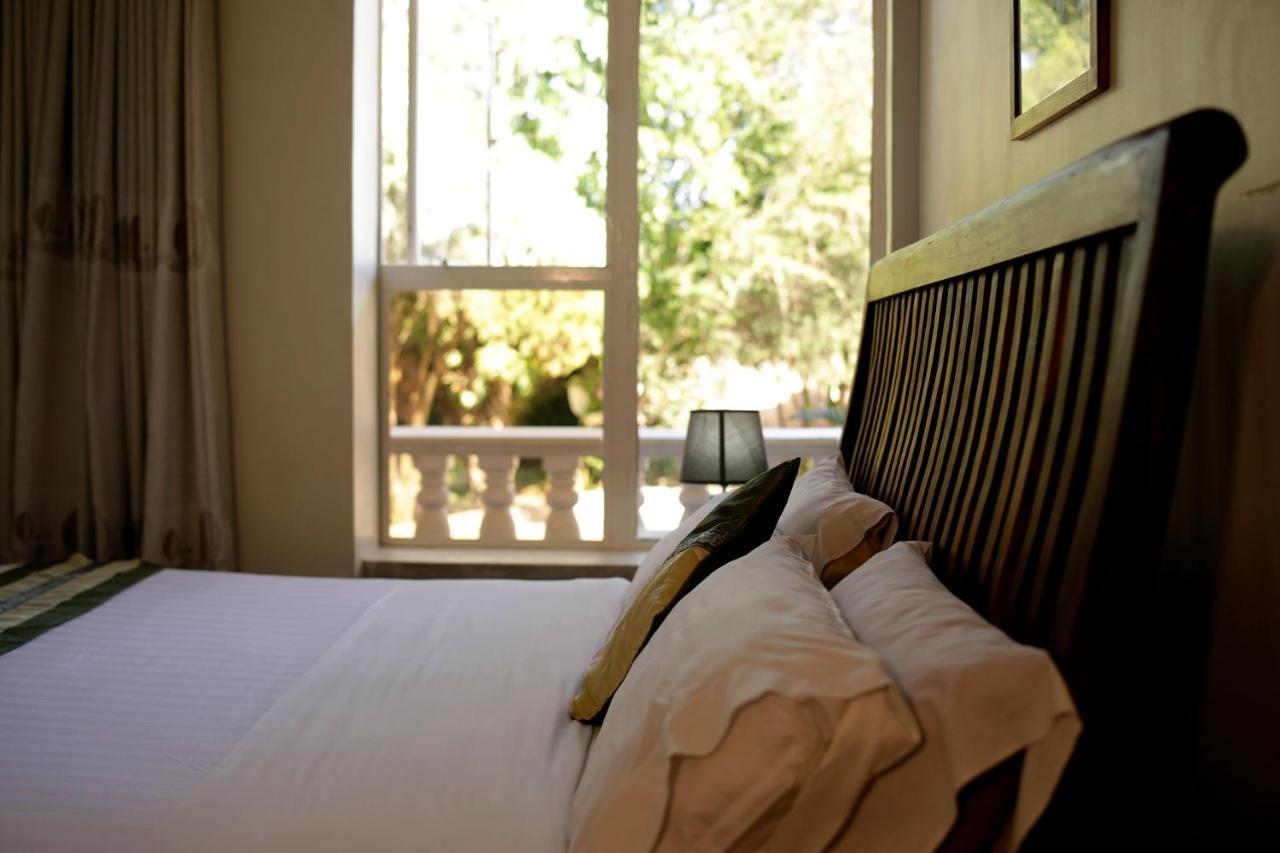 Entebbe Palm Hotel Екстер'єр фото