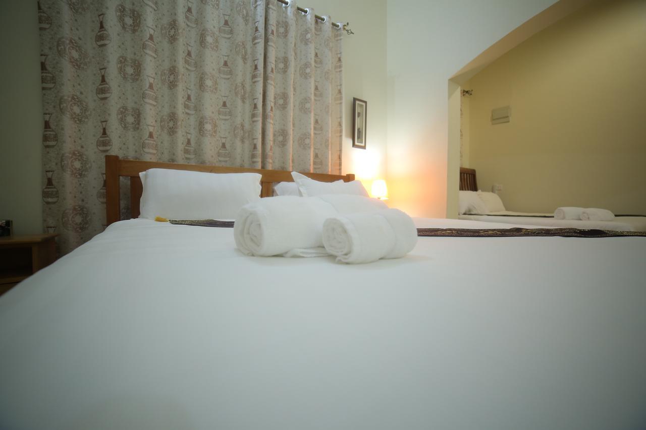 Entebbe Palm Hotel Екстер'єр фото