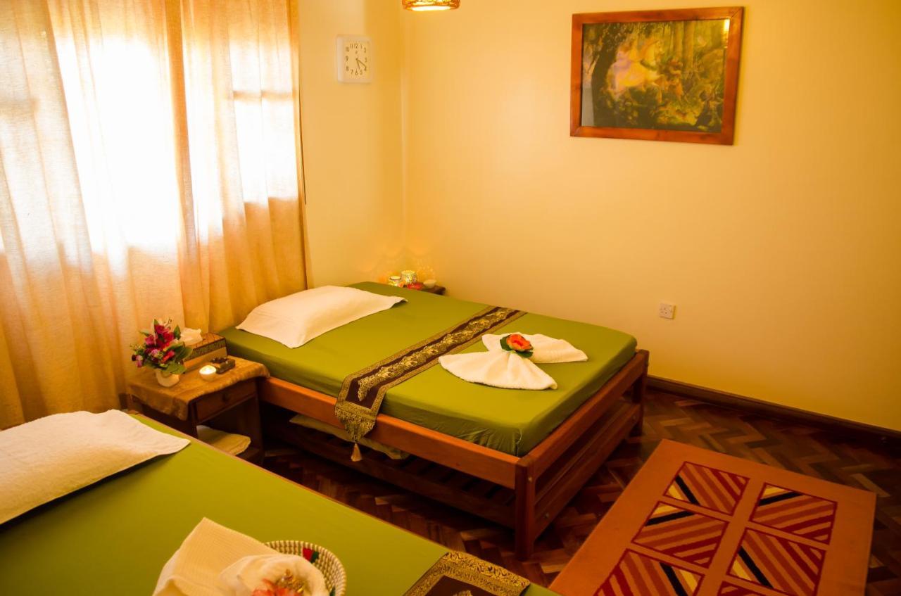 Entebbe Palm Hotel Екстер'єр фото