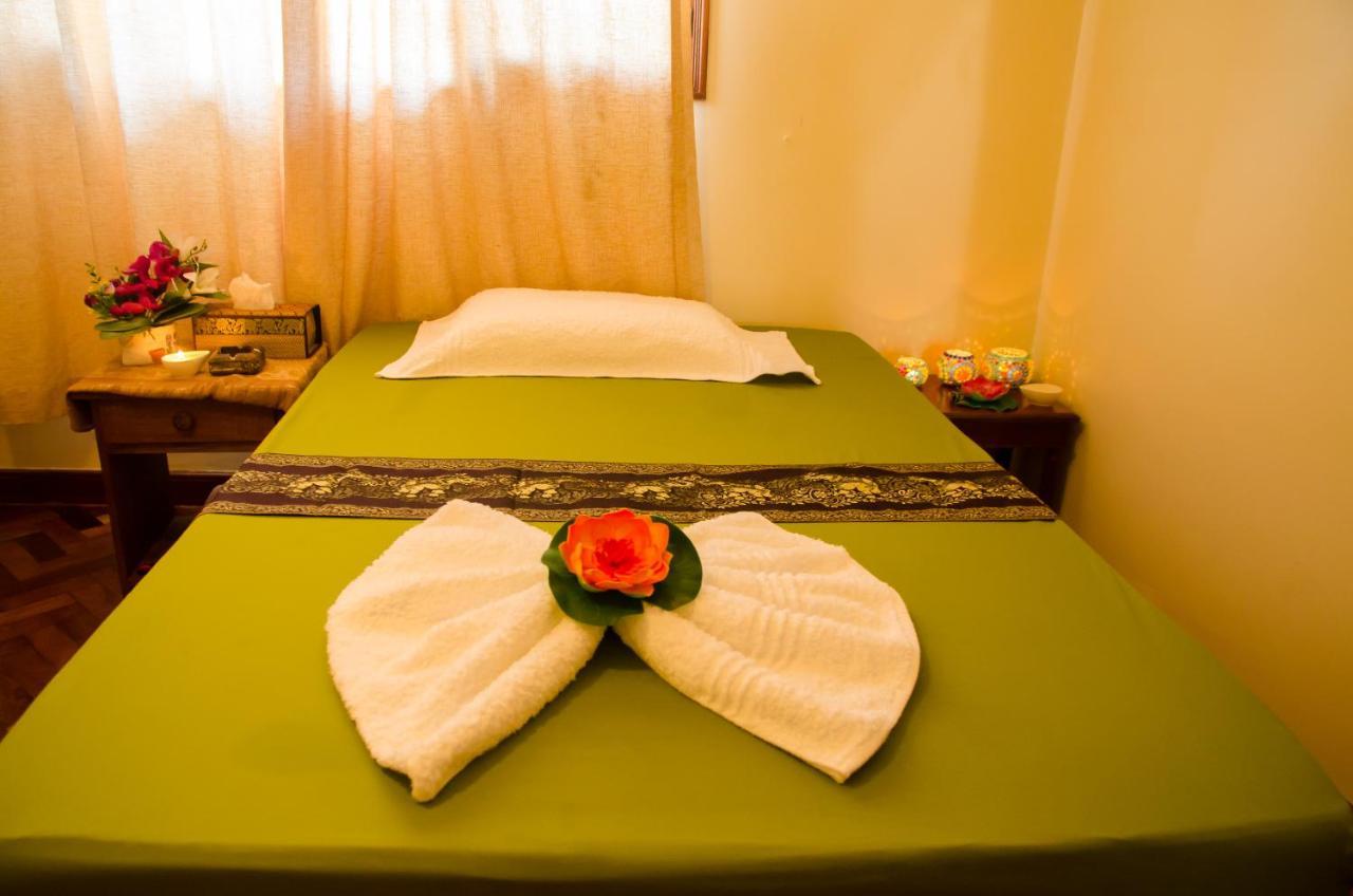 Entebbe Palm Hotel Екстер'єр фото