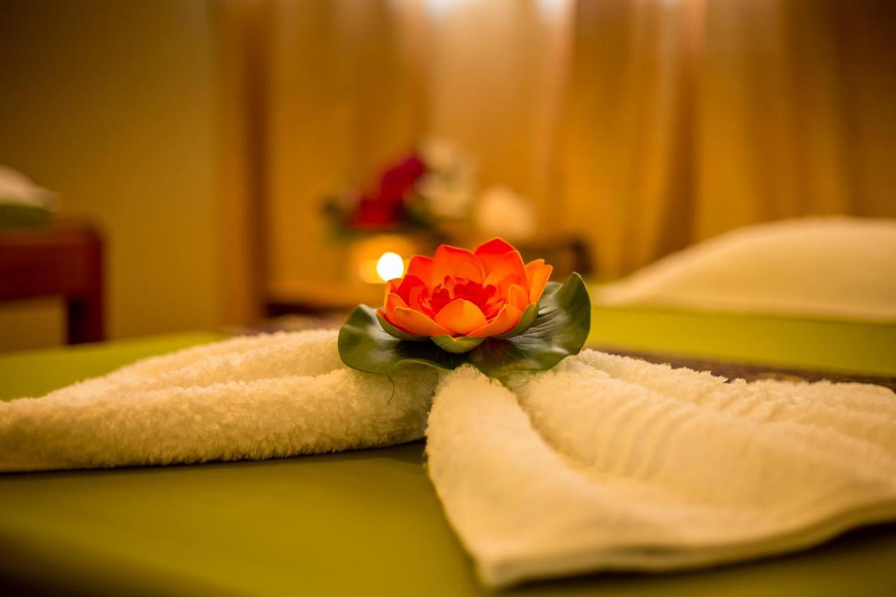 Entebbe Palm Hotel Екстер'єр фото