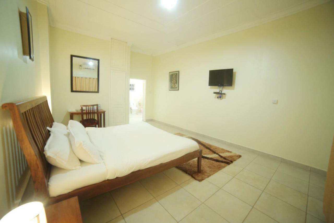 Entebbe Palm Hotel Екстер'єр фото